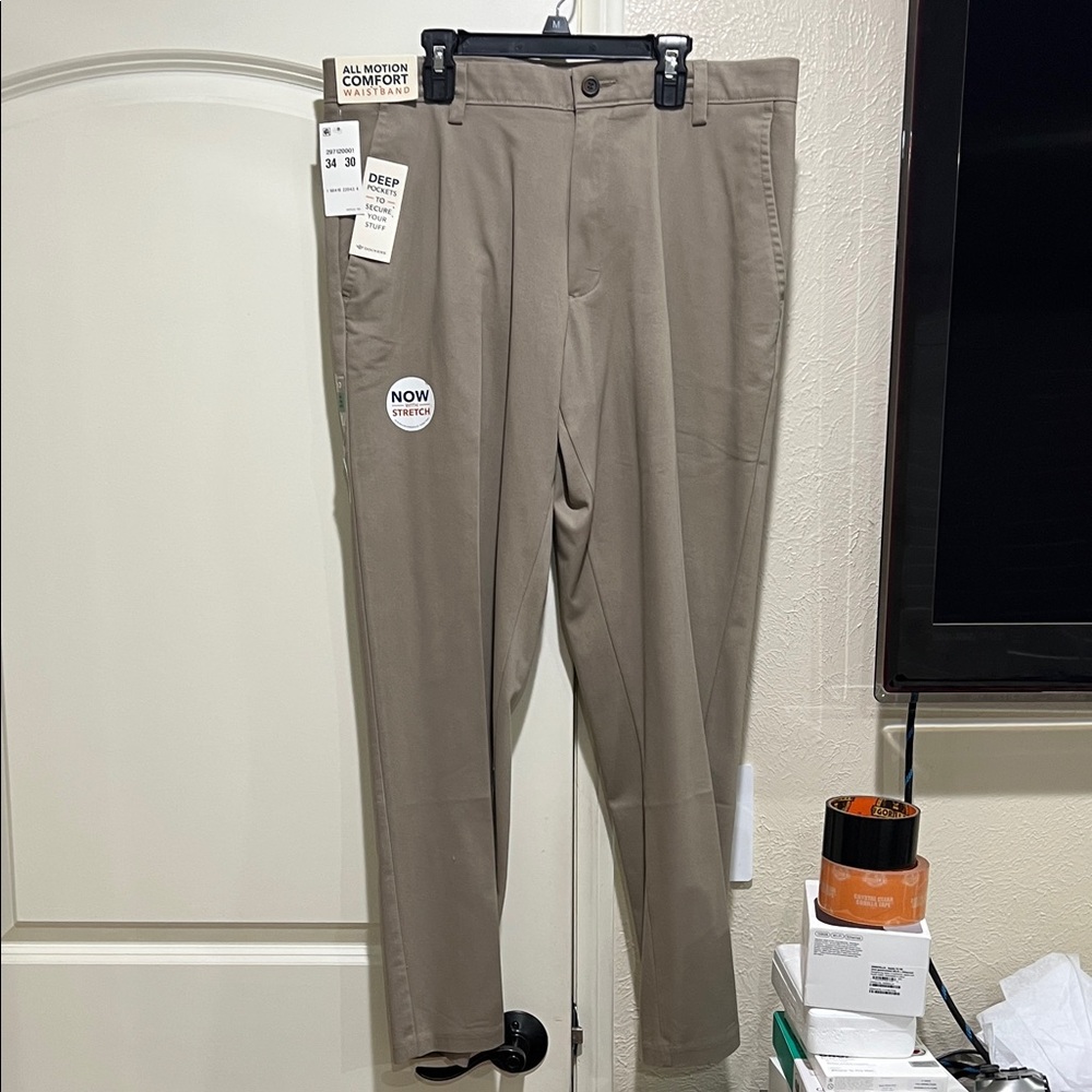 Dockers Men's Khaki Chinos